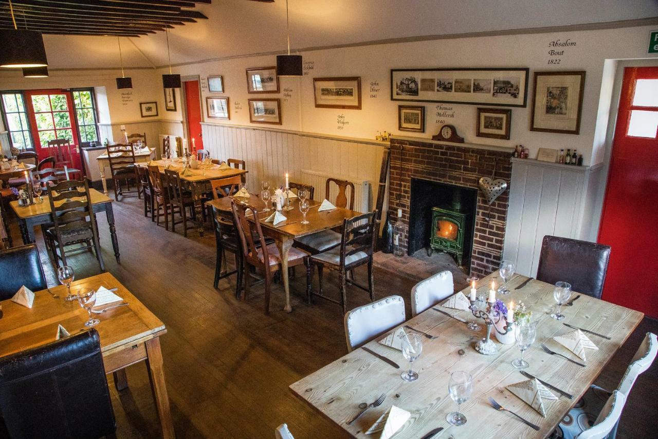 The Merry Harriers Bed and Breakfast Godalming Exterior foto